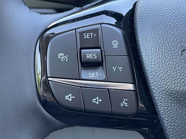 New 2025 Ford Escape SE w/ PHEV Premium Package FWD image 17