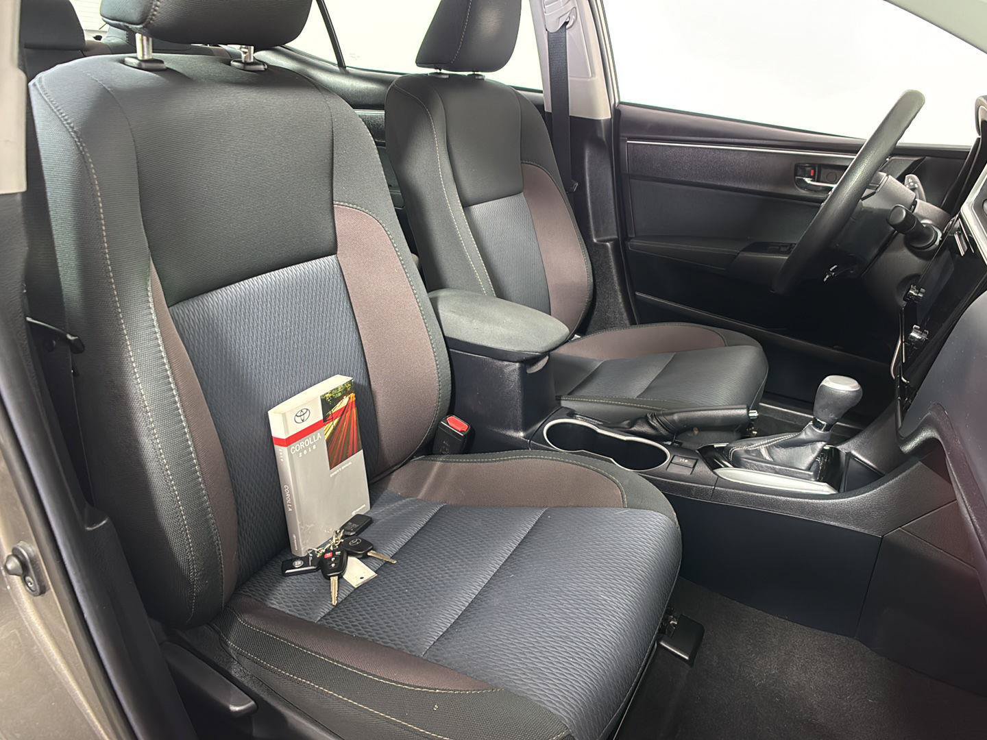 Used 2018 Toyota Corolla LE FWD image 11