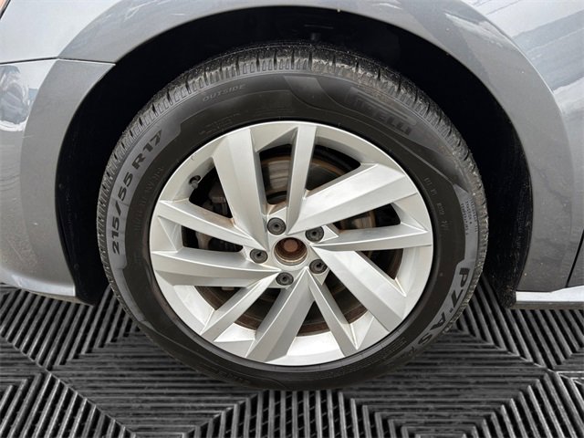 Used 2018 Volkswagen Passat 2.0T SE image 14