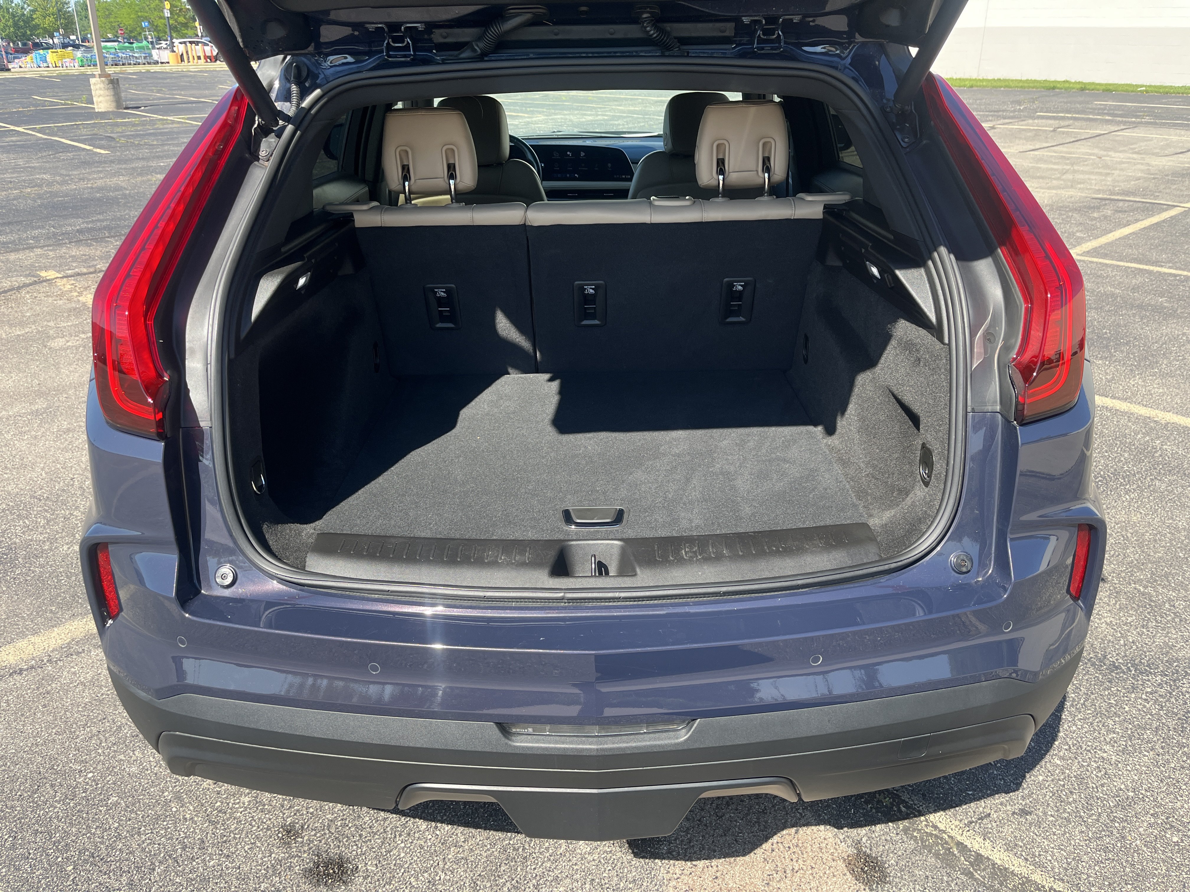 Used 2024 Cadillac XT4 Luxury w/ Cold Weather Package AWD/4WD image 17