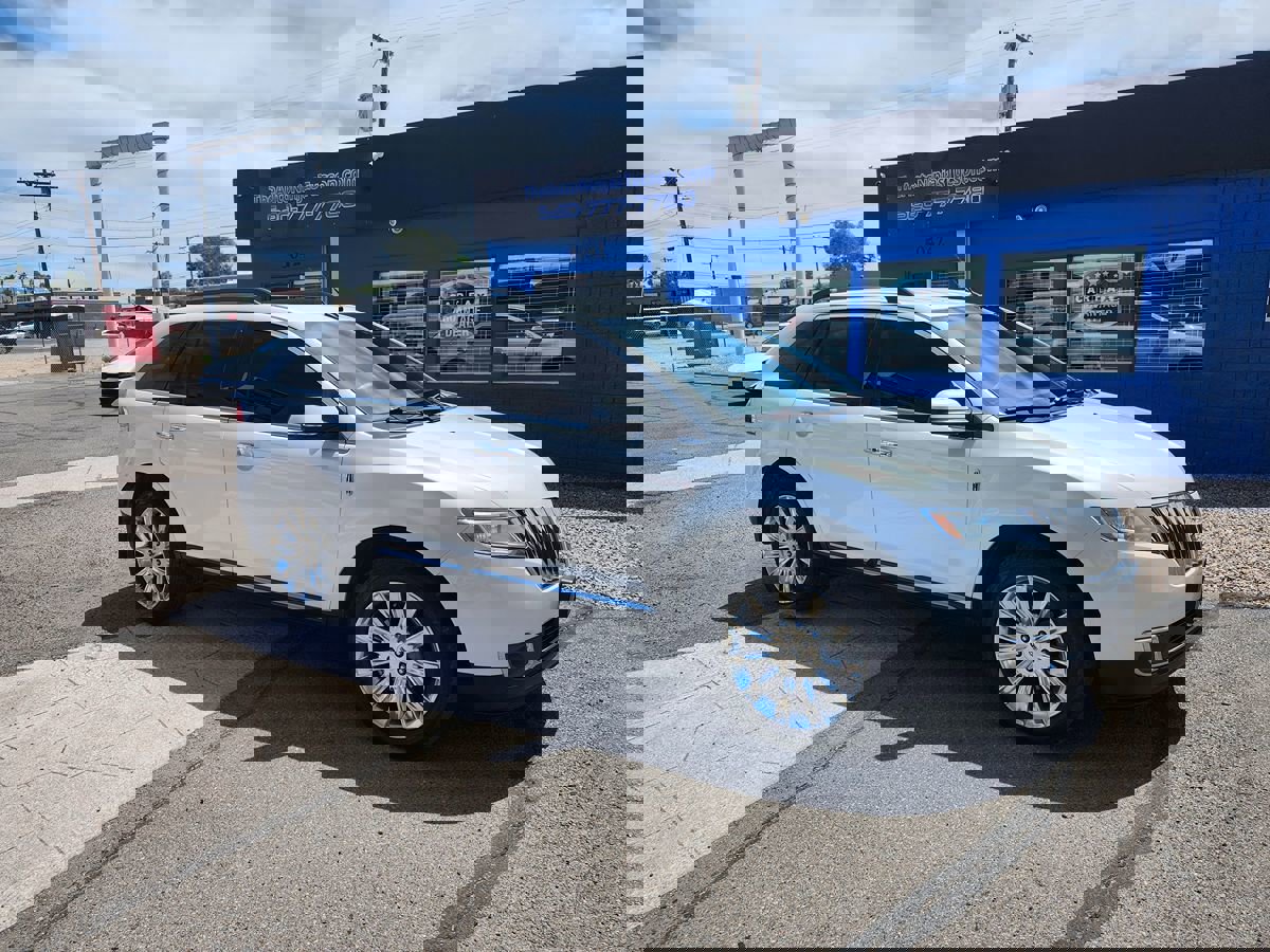 Used 2015 Lincoln MKX FWD w/ Equipment Group 101A image 8