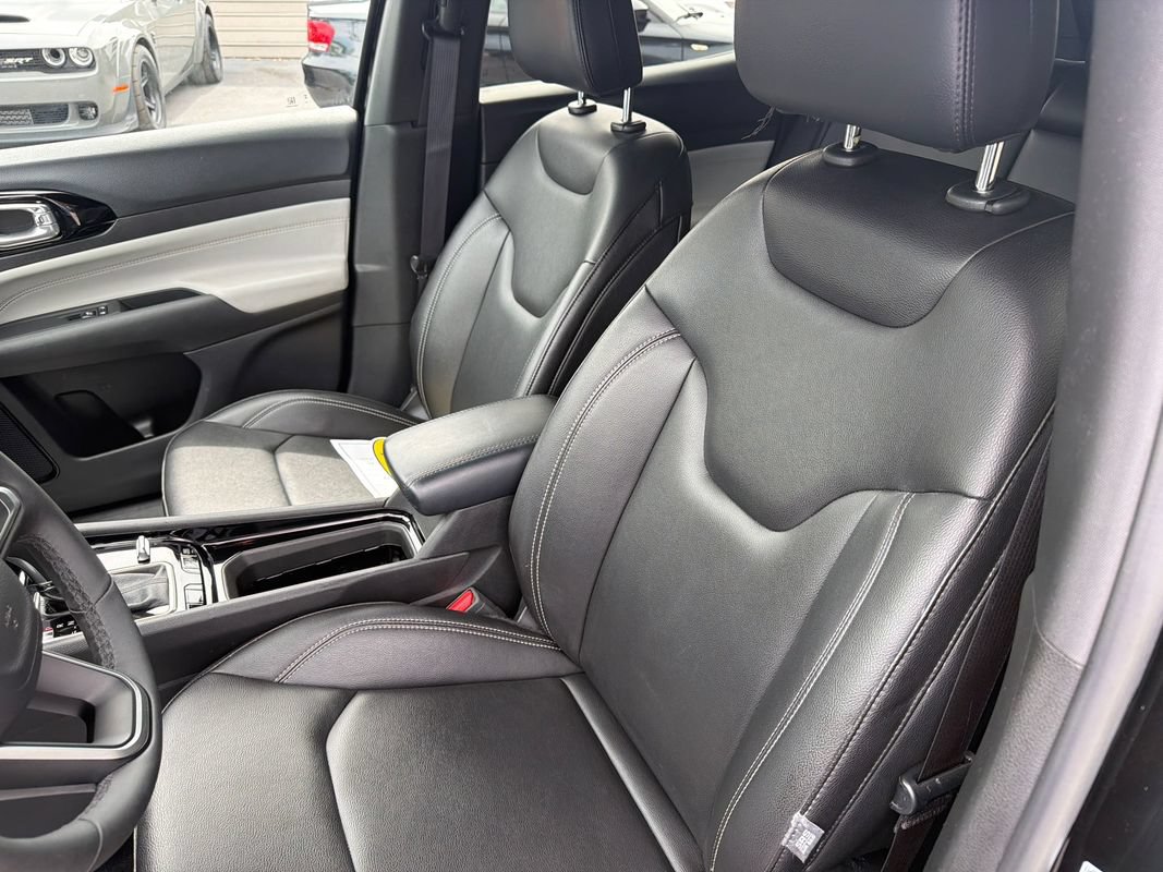 Used 2025 Jeep Compass Limited AWD/4WD image 10
