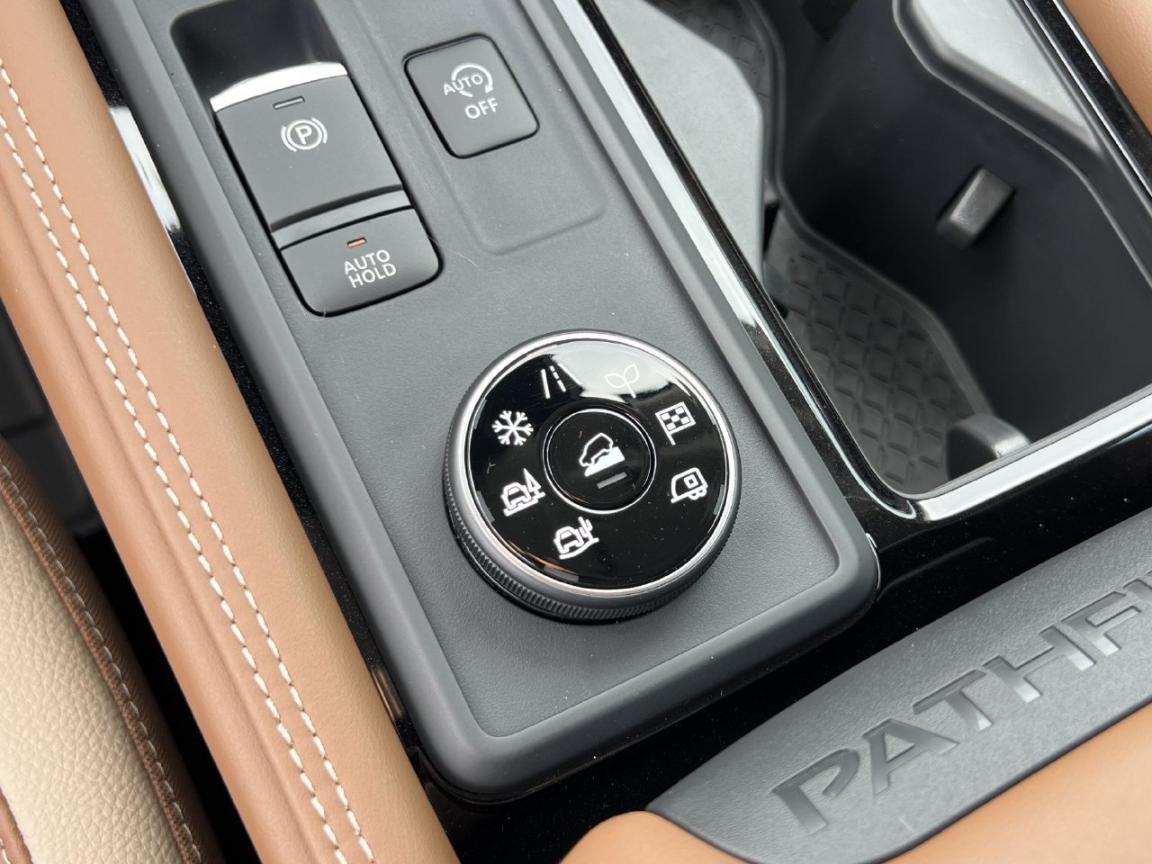 New 2026 Nissan Pathfinder Platinum AWD/4WD image 11