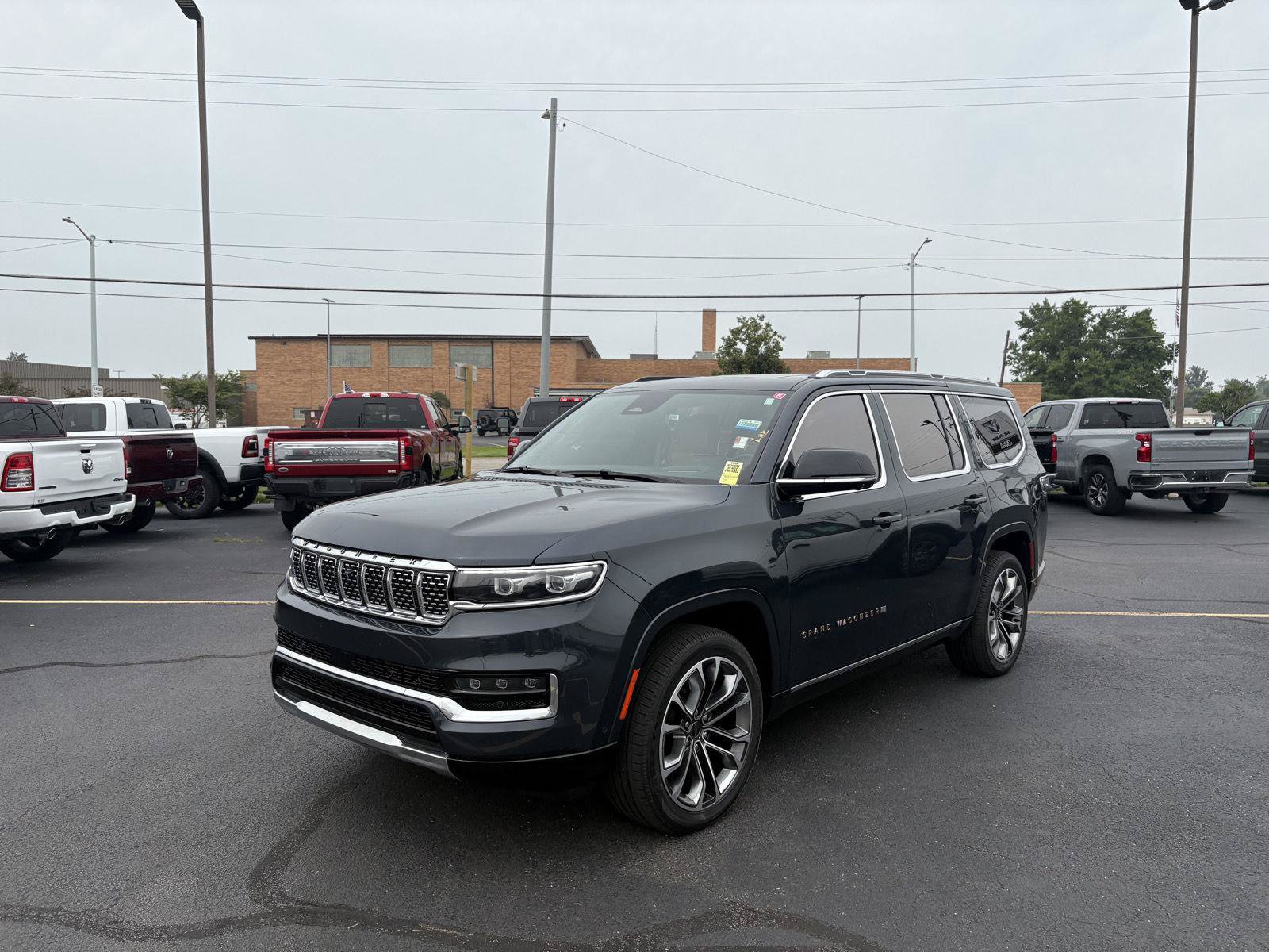 Used 2023 Jeep Grand Wagoneer Series III AWD/4WD image 24