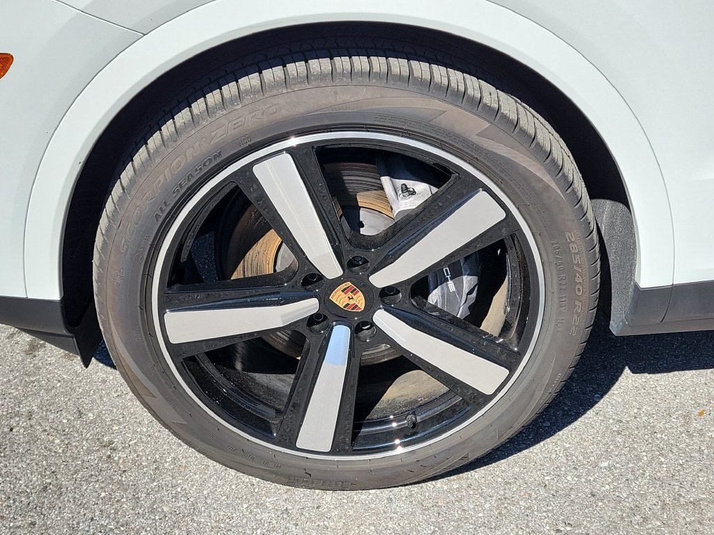 Certified 2026 Porsche Cayenne Coupe AWD/4WD image 12