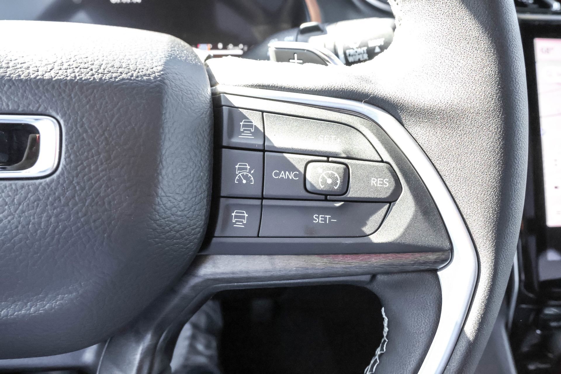 New 2025 Jeep Grand Cherokee Limited w/ Black Appearance Package image 25