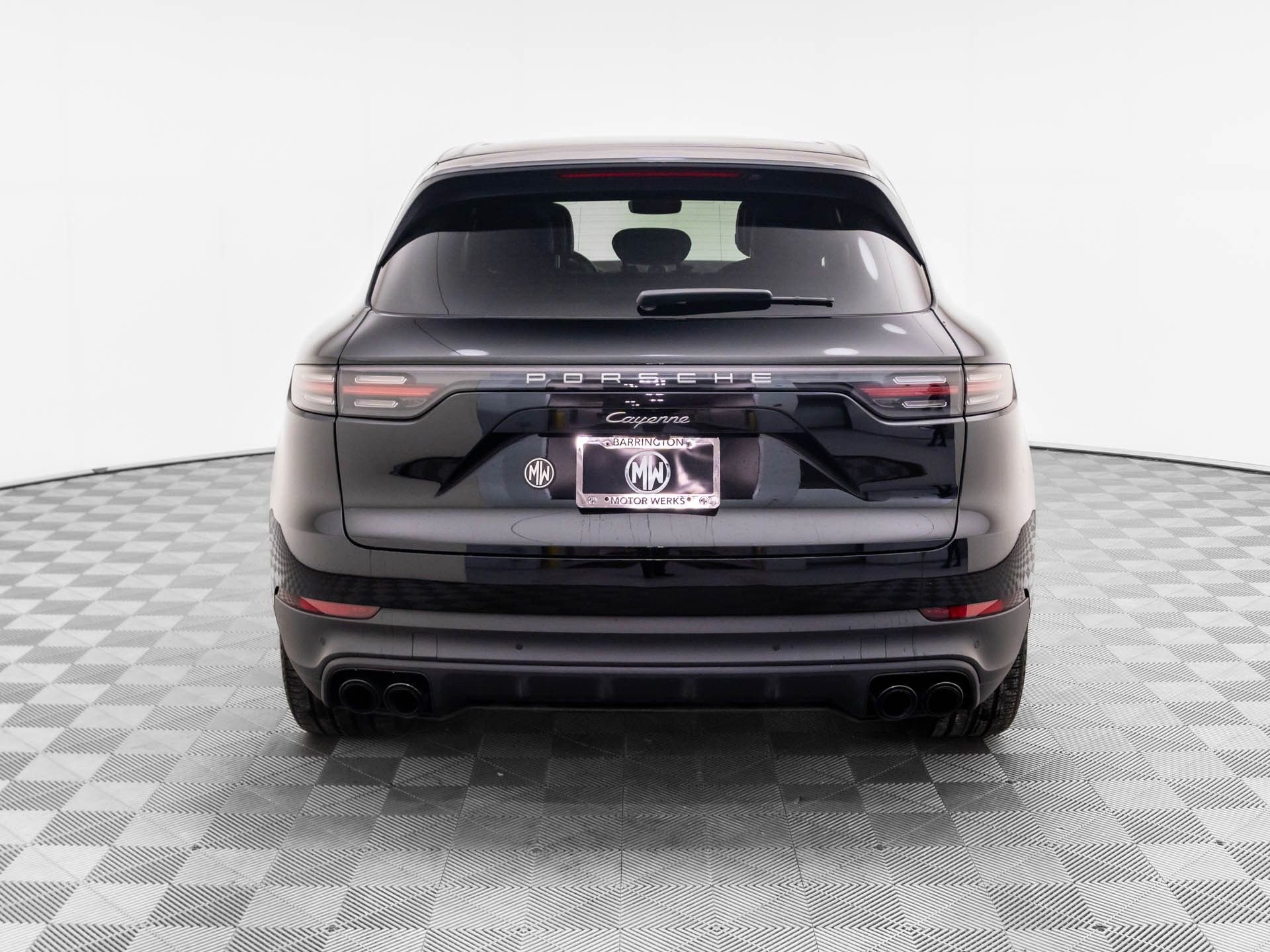Certified 2023 Porsche Cayenne Platinum Edition image 10