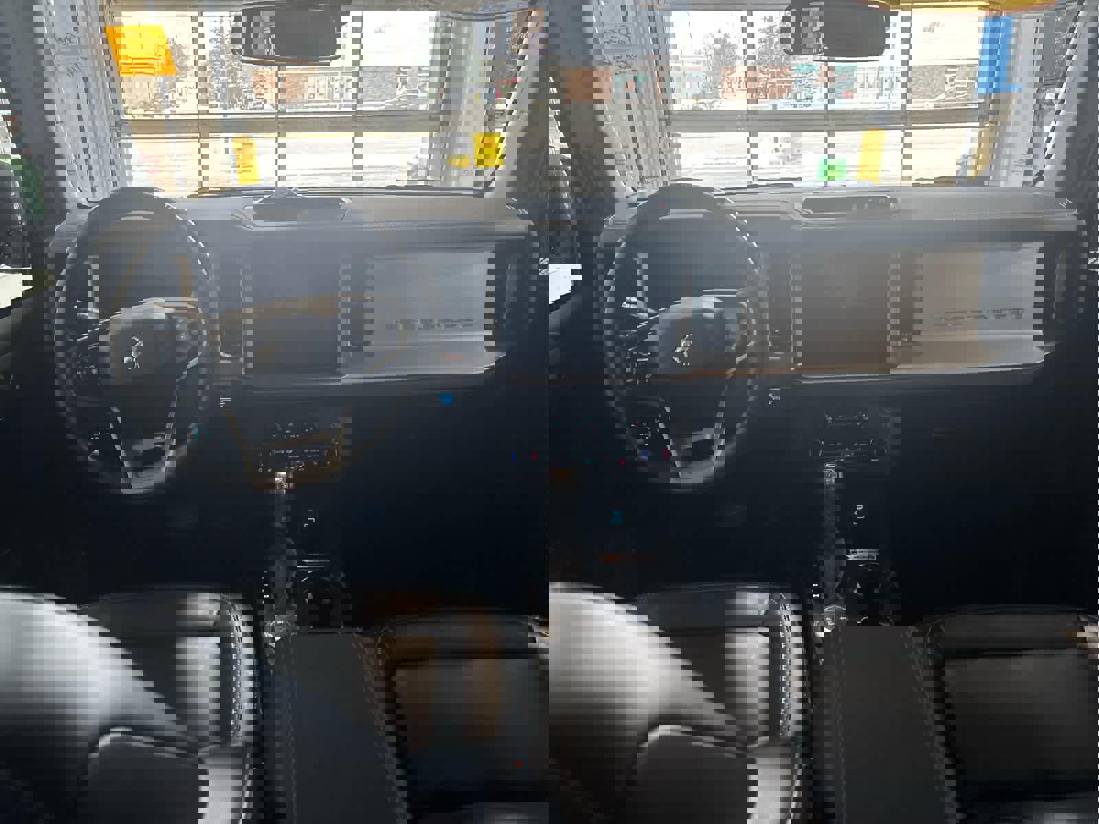 Used 2025 Ford Bronco Outer Banks image 11