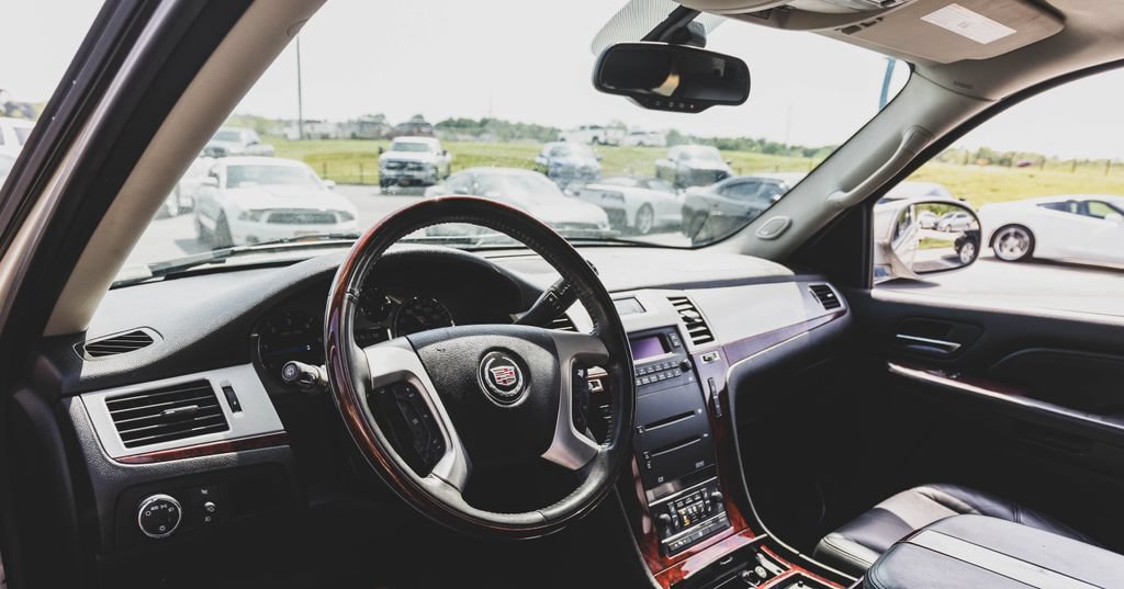 Used 2008 Cadillac Escalade ESV AWD image 2