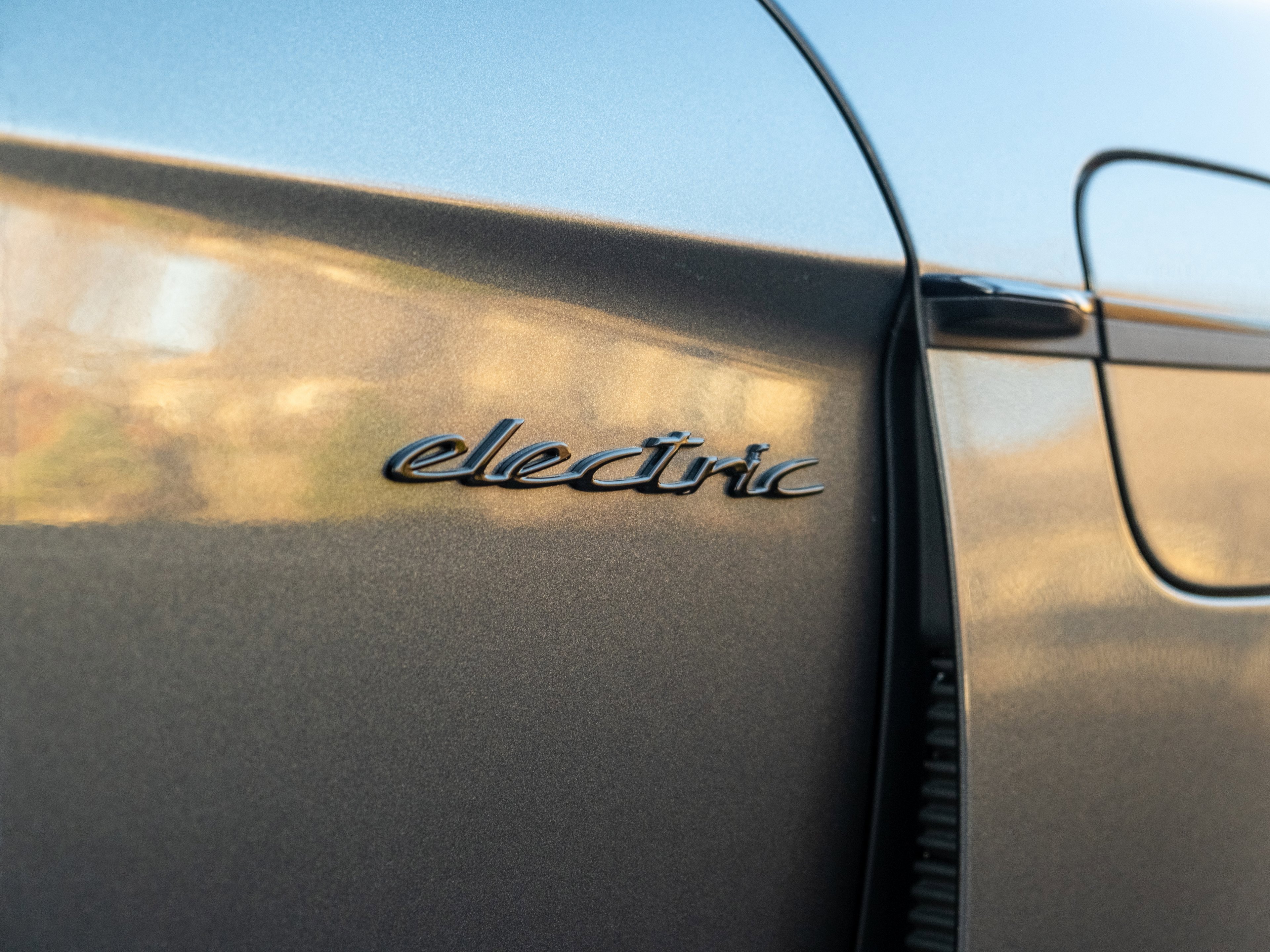 Used 2025 Porsche Taycan 4S image 39