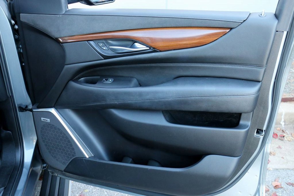 Used 2020 Cadillac Escalade ESV Premium Luxury image 43