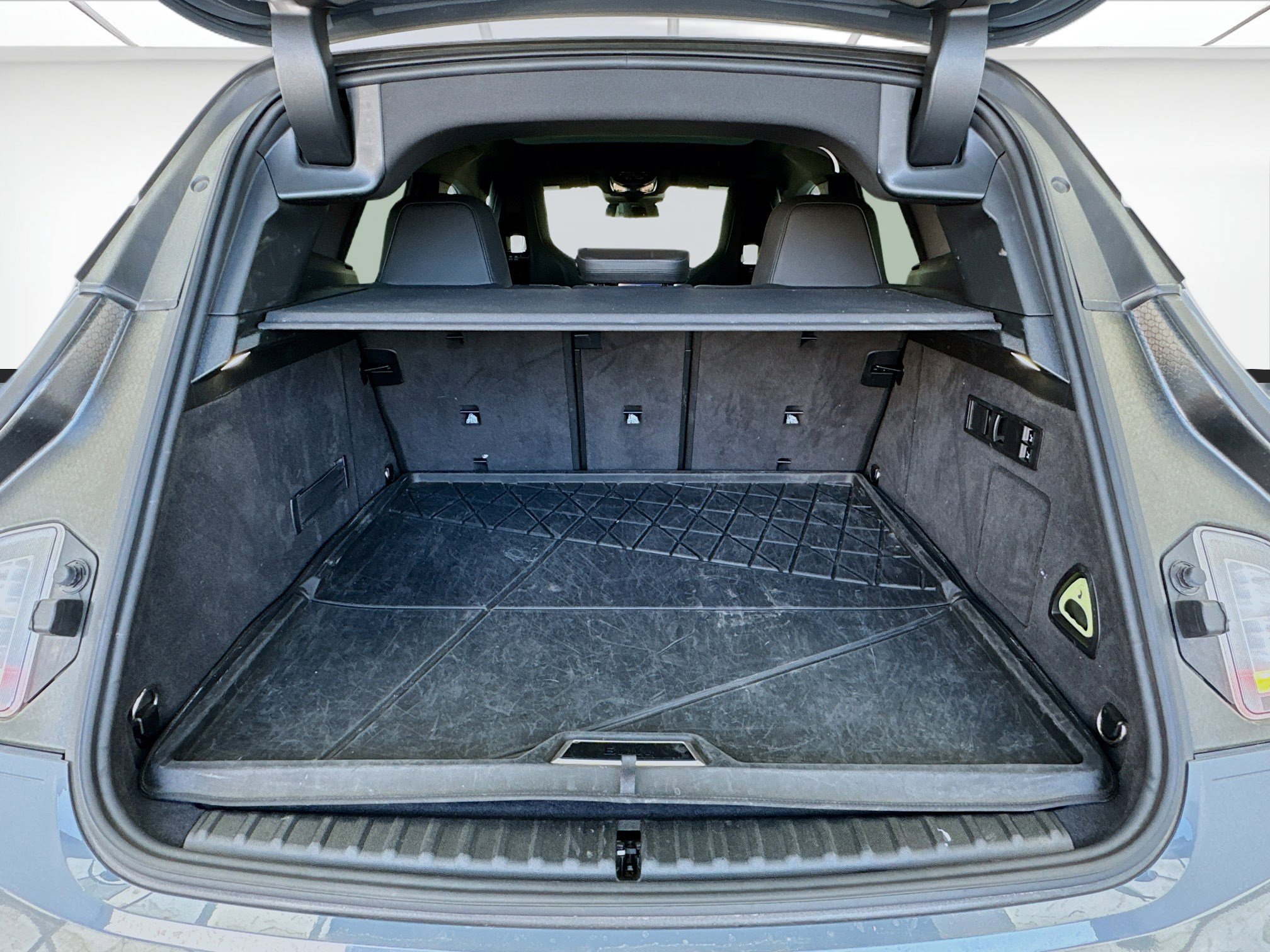 Used 2023 BMW iX xDrive50 w/ Sport Package image 18