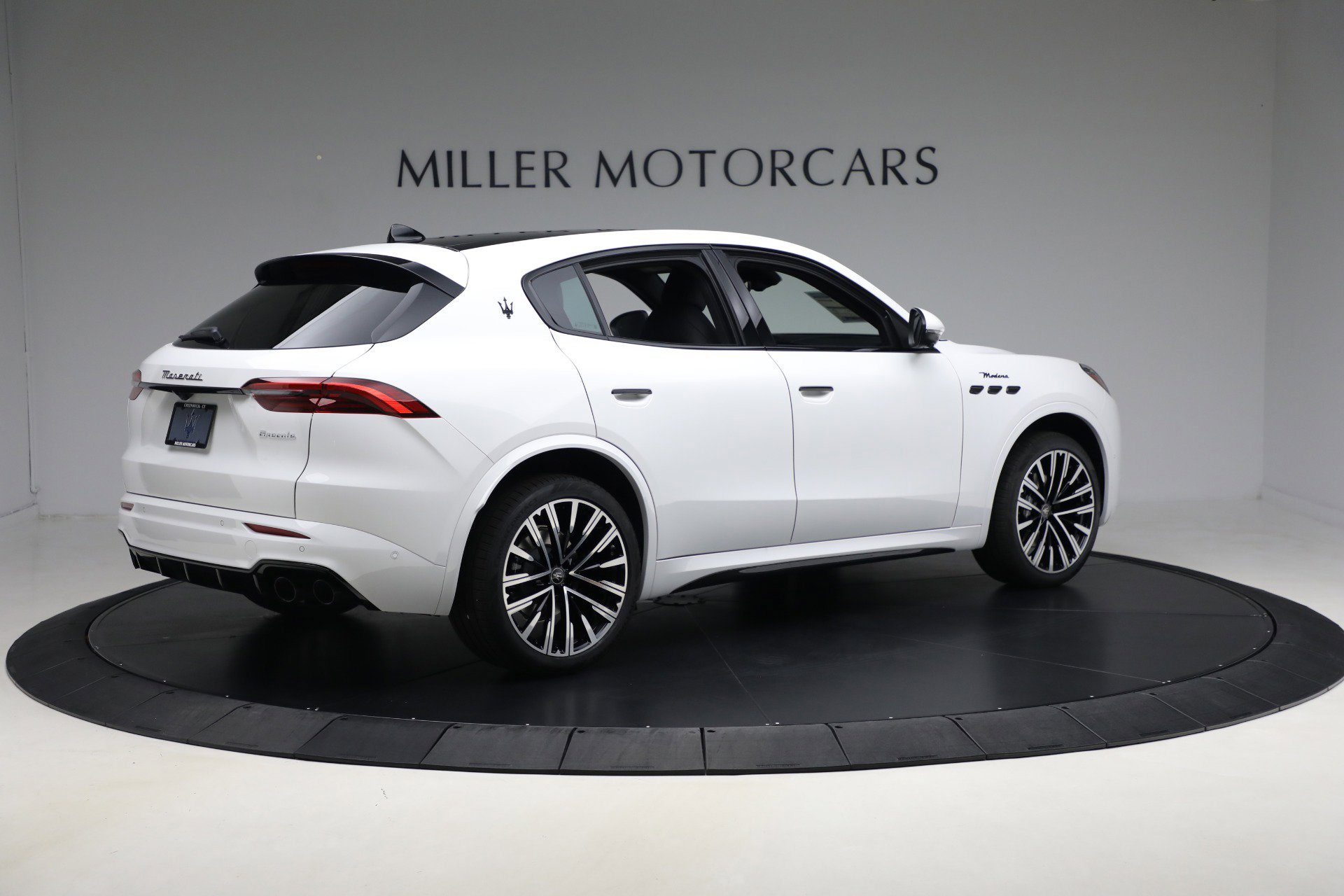 New 2025 Maserati Grecale Modena image 8