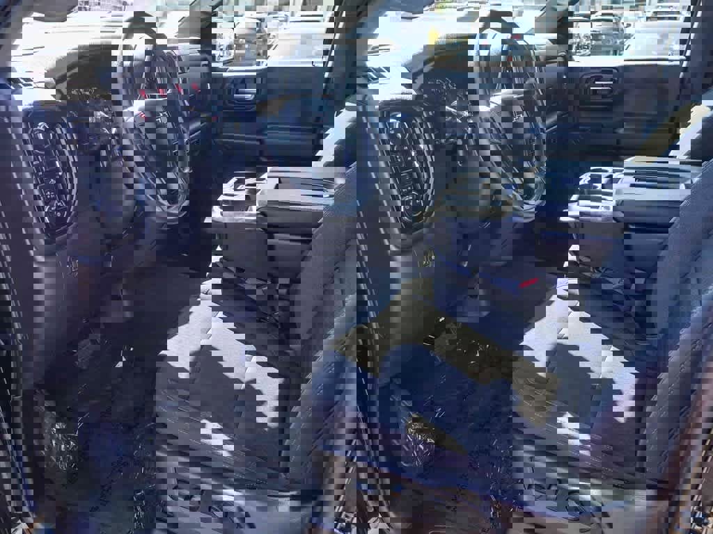 Used 2025 Chevrolet Silverado 1500 Custom Trail Boss w/ Dark Appearance Package image 16