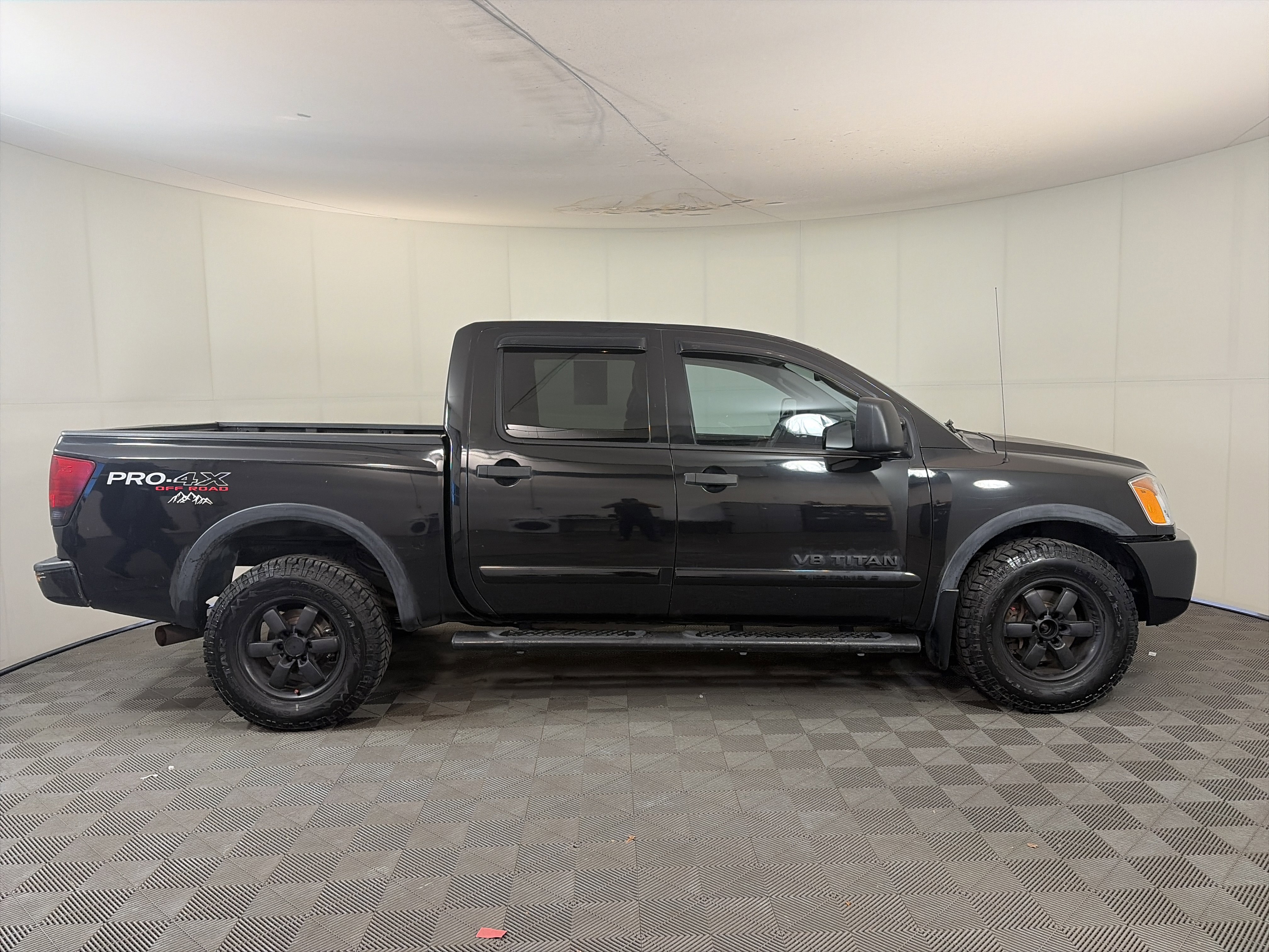 Used 2010 Nissan Titan PRO-4X w/ Pro-4x Leather Pkg image 4