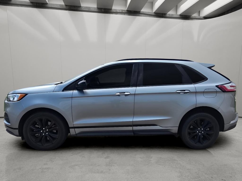 Used 2022 Ford Edge SE w/ Black Appearance Package AWD/4WD image 2