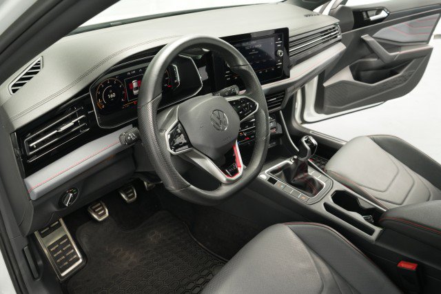 Used 2025 Volkswagen Jetta GLI Autobahn FWD image 23