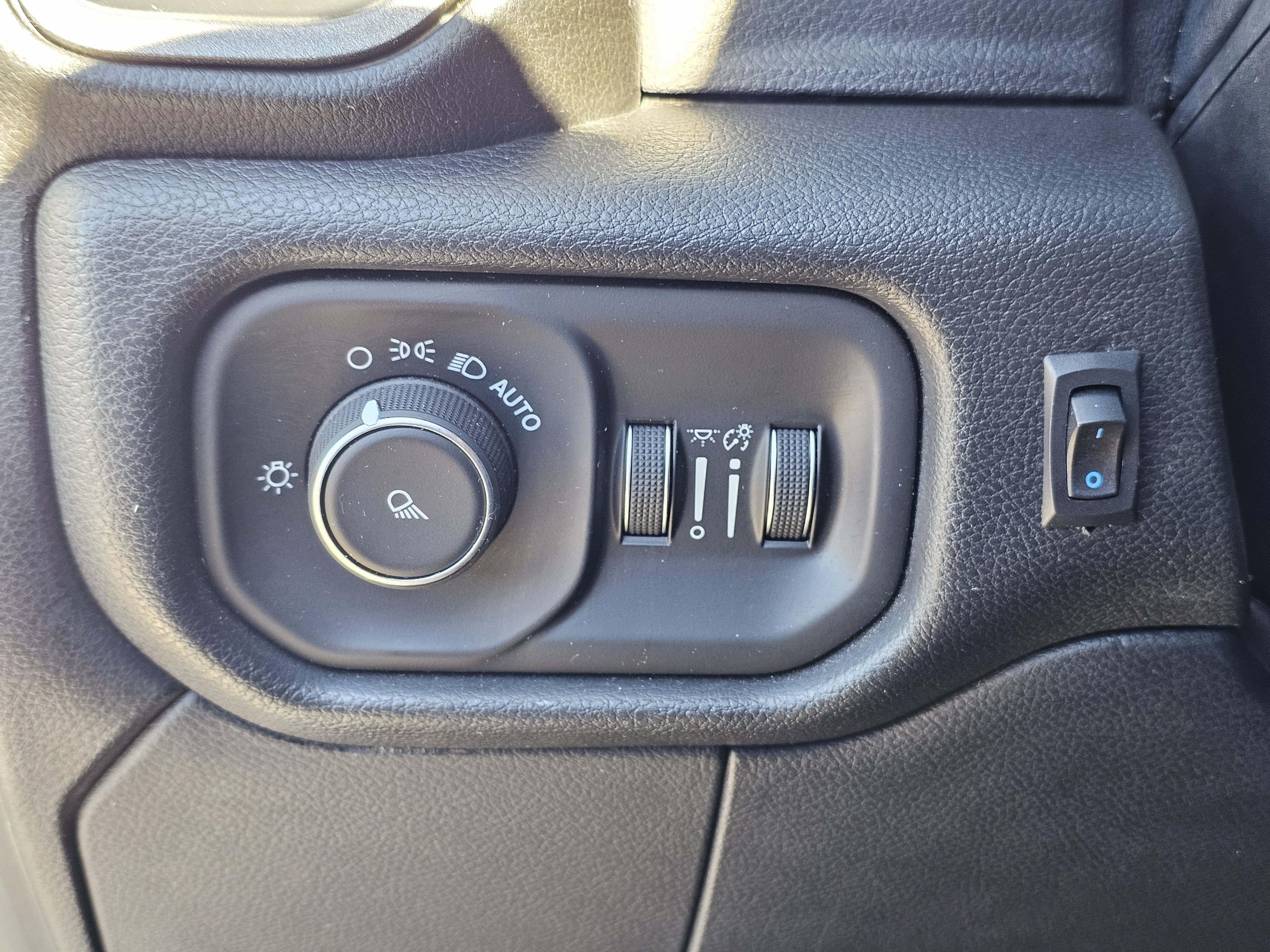 Used 2020 RAM 2500 Tradesman w/ Chrome Appearance Group image 17