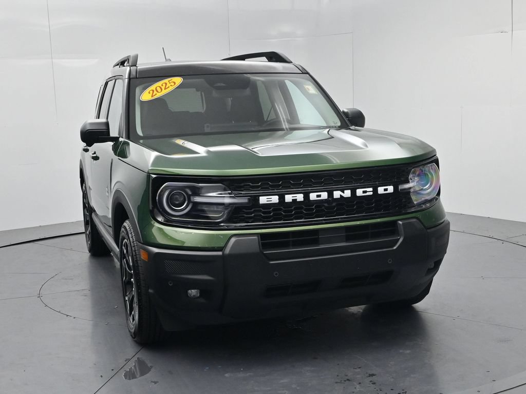 Used 2025 Ford Bronco Sport Outer Banks w/ Outer Banks Tech Package+ AWD/4WD image 2