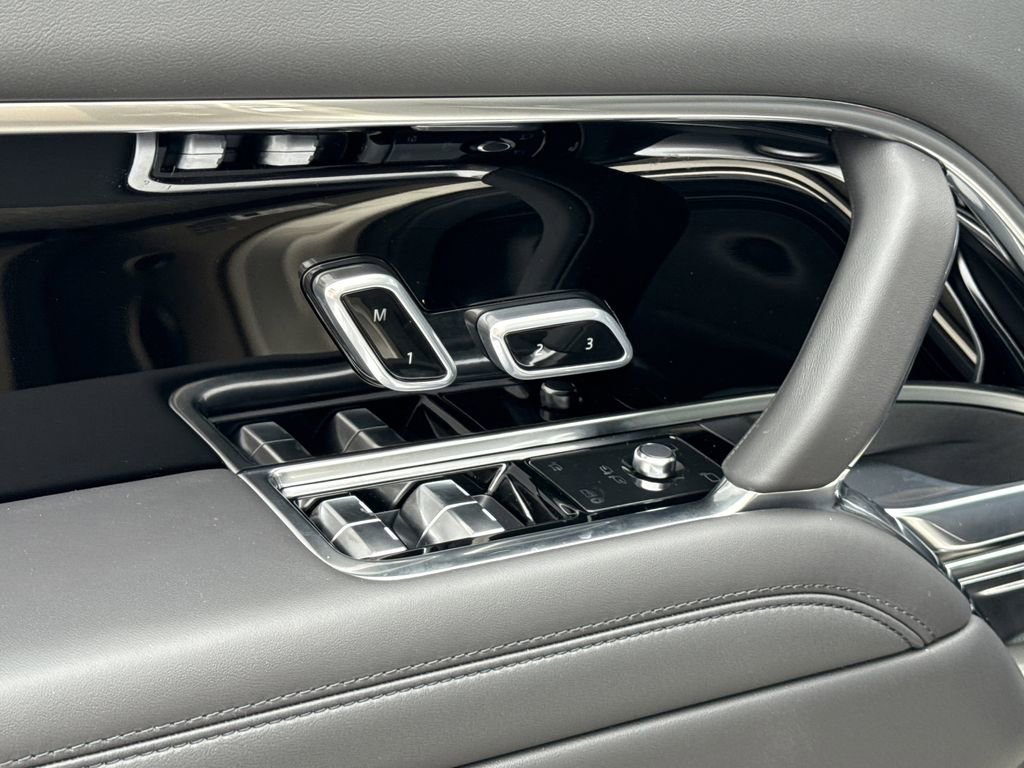 New 2025 Land Rover Range Rover SE image 21