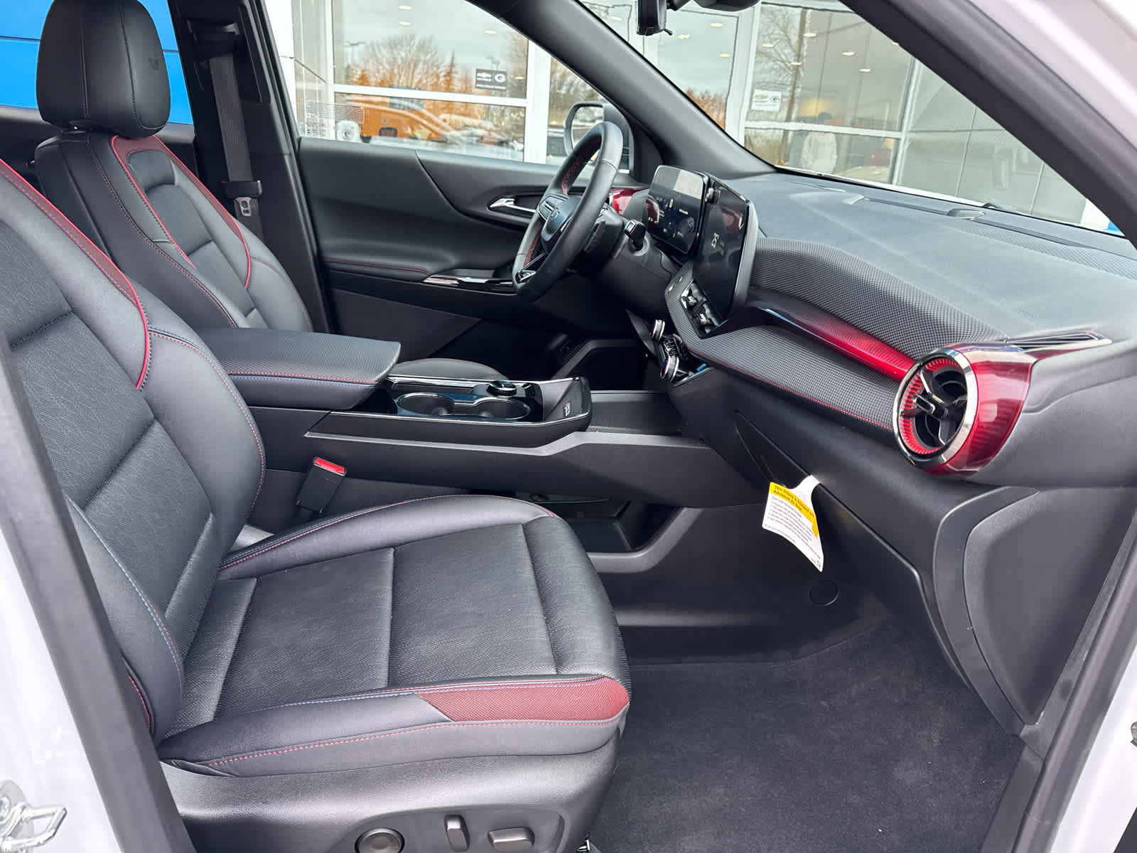 Used 2025 Chevrolet Equinox RS w/ Safety and Technology Package image 4
