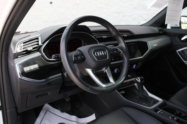 Used 2024 Audi Q3 2.0T Premium w/ Convenience Package AWD/4WD image 2