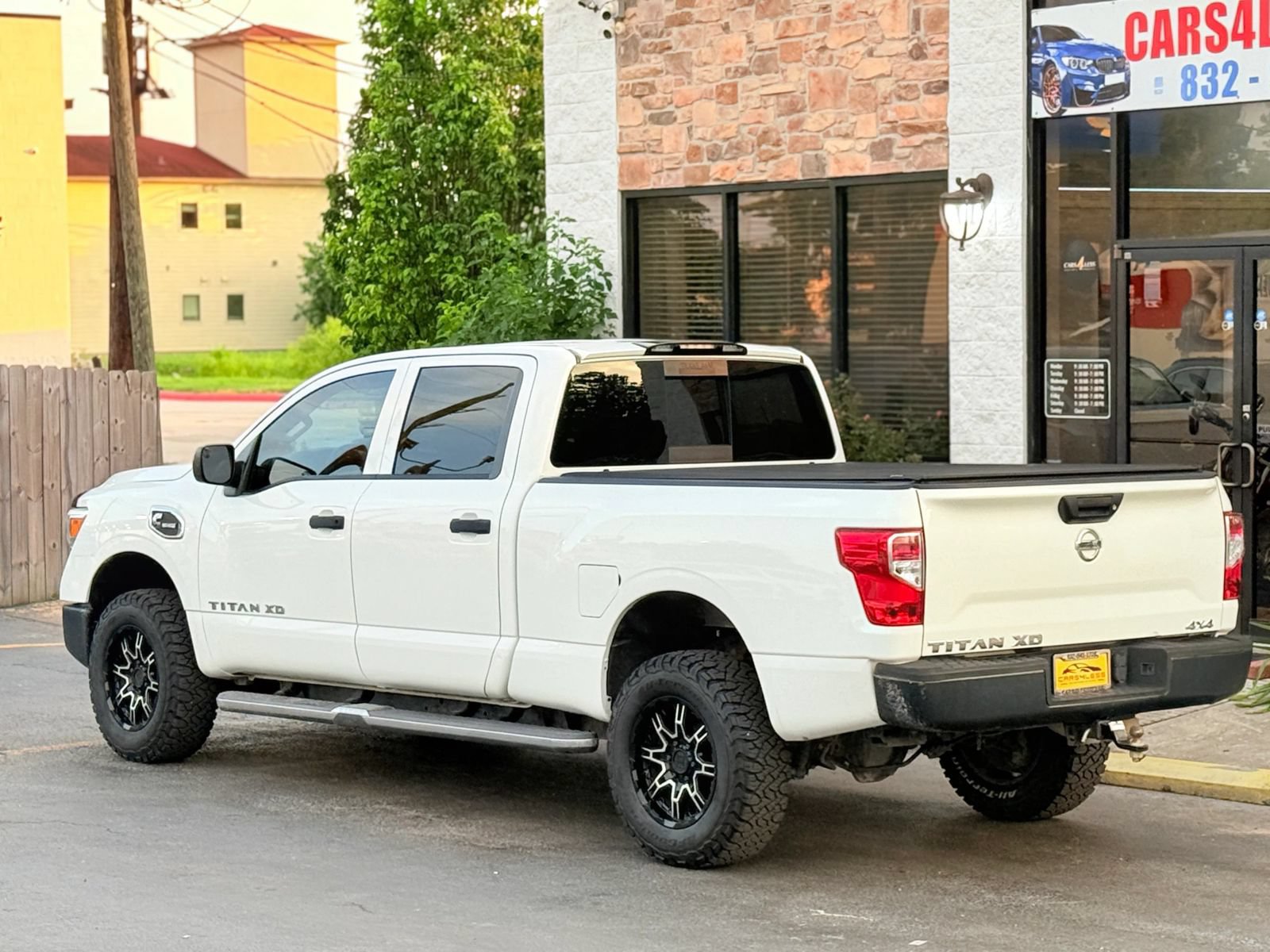 Used 2017 Nissan Titan XD AWD/4WD image 10