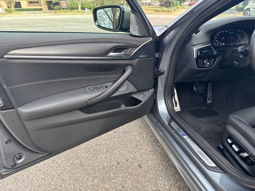 Used 2022 BMW M550i xDrive w/ Executive Package image 10