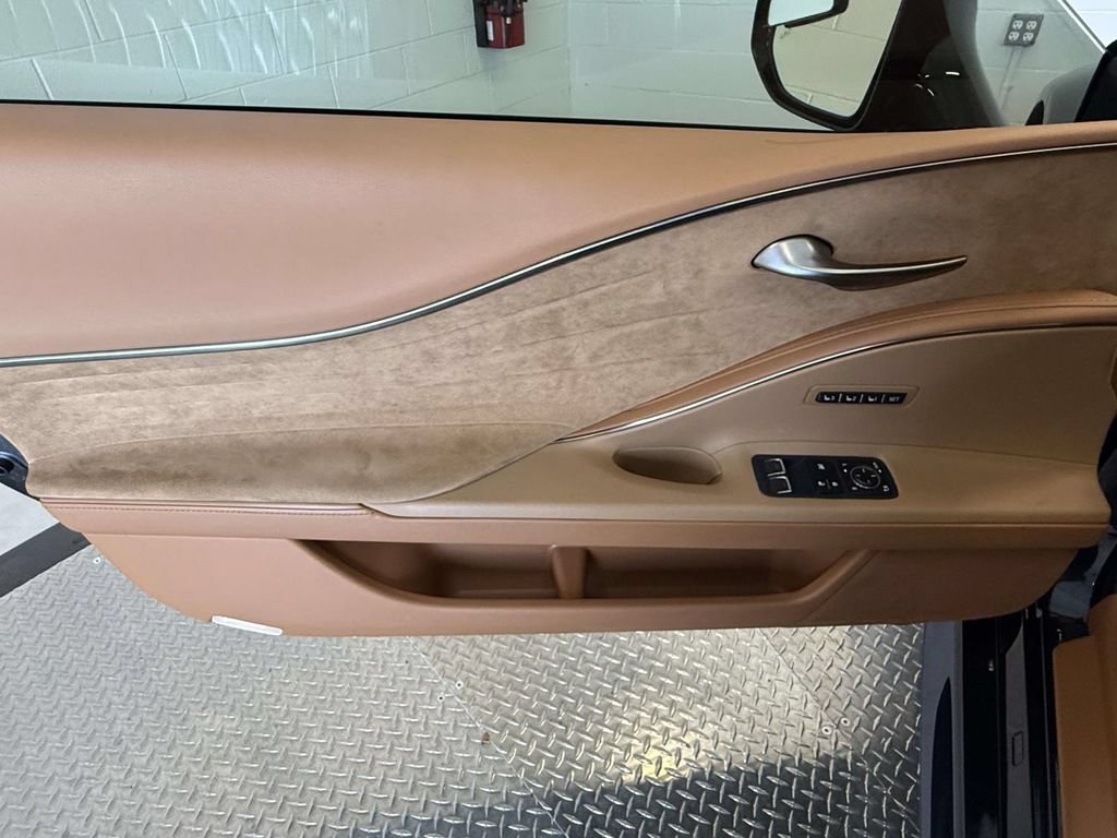 Used 2018 Lexus LC 500 Coupe w/ Touring Package RWD image 19