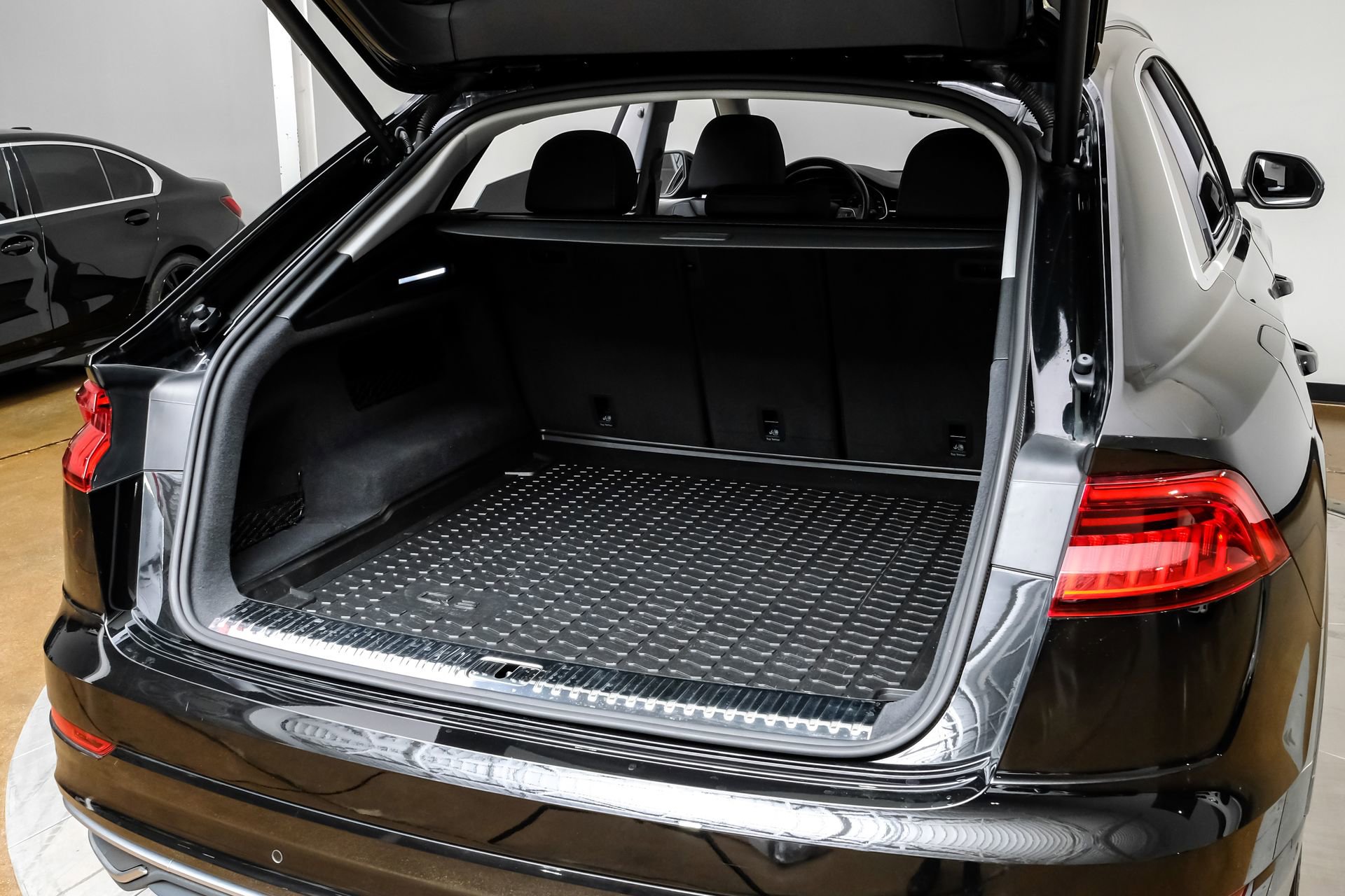 Used 2023 Audi Q8 Premium Plus w/ Premium Plus Package image 56