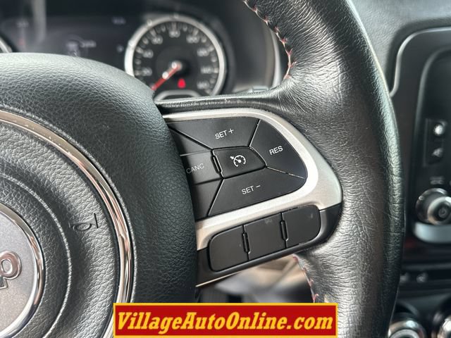 Used 2017 Jeep Renegade Trailhawk AWD/4WD image 26
