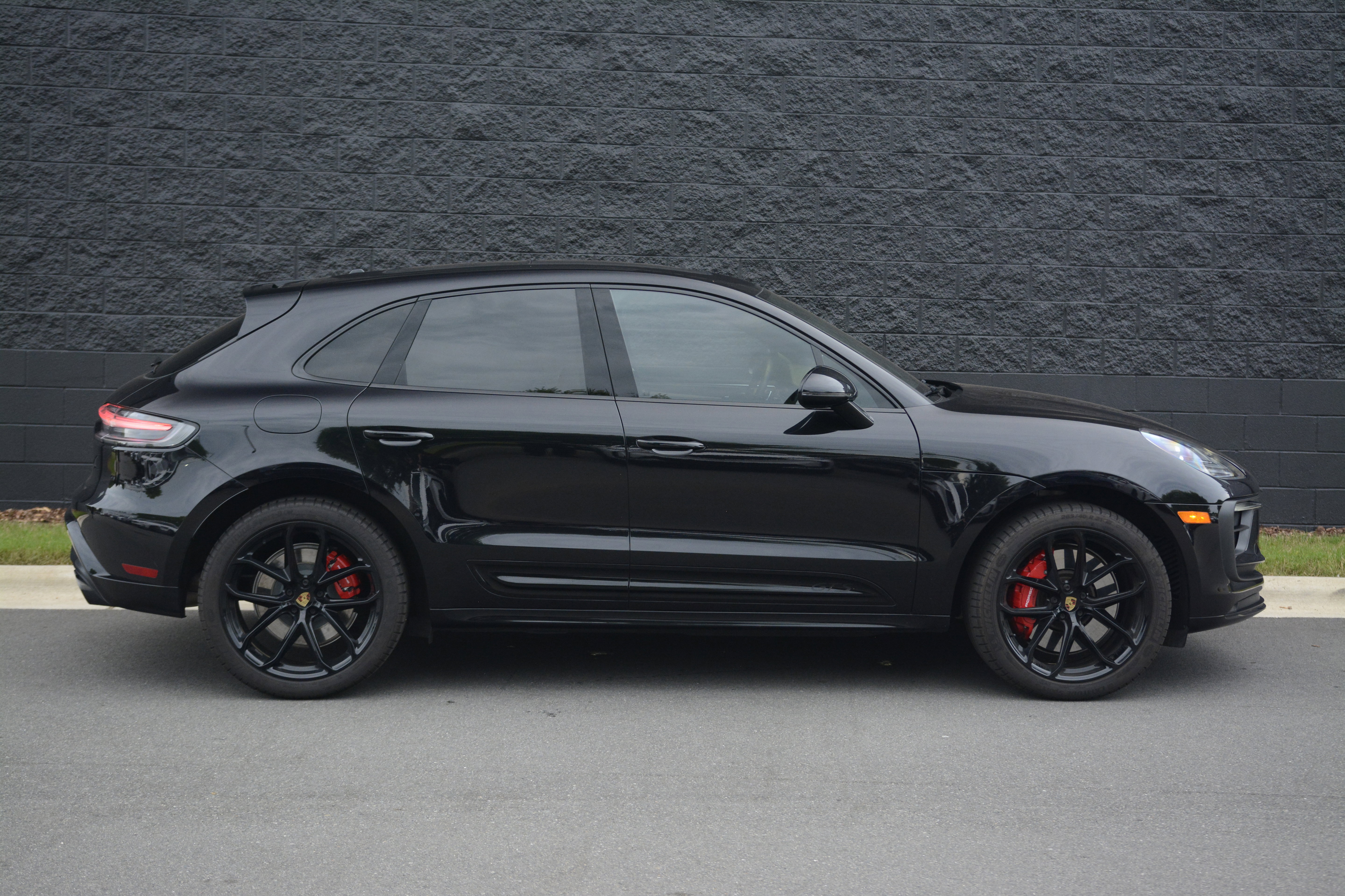 Certified 2023 Porsche Macan GTS AWD/4WD image 8