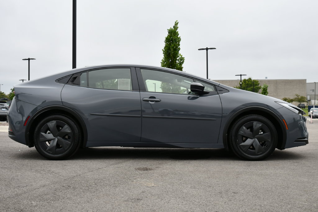 Used 2024 Toyota Prius LE FWD image 8