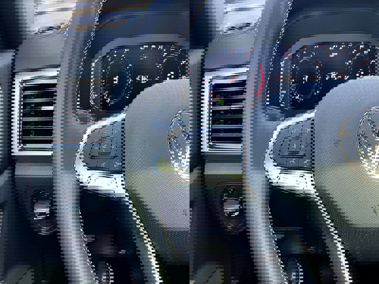 Used 2023 Volkswagen Atlas Cross Sport SE w/ Panoramic Sunroof Package image 23