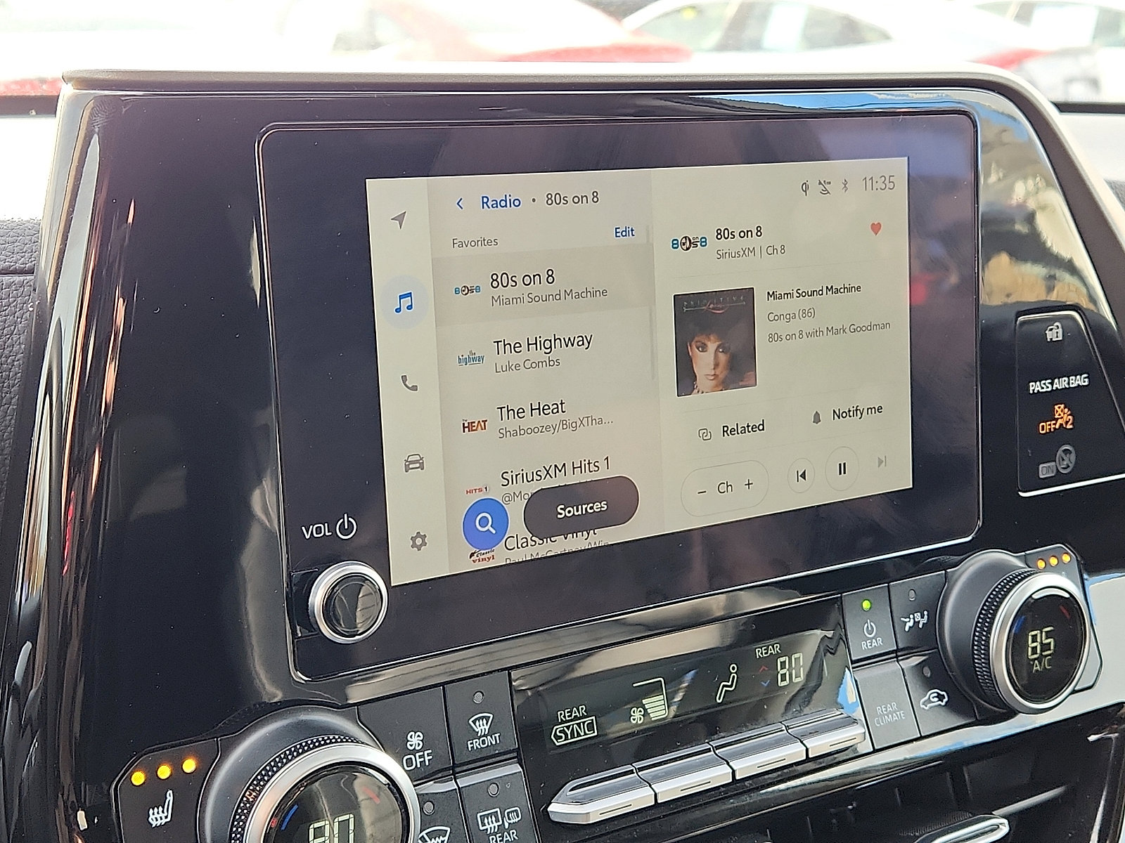 Used 2024 Toyota Highlander XLE image 19