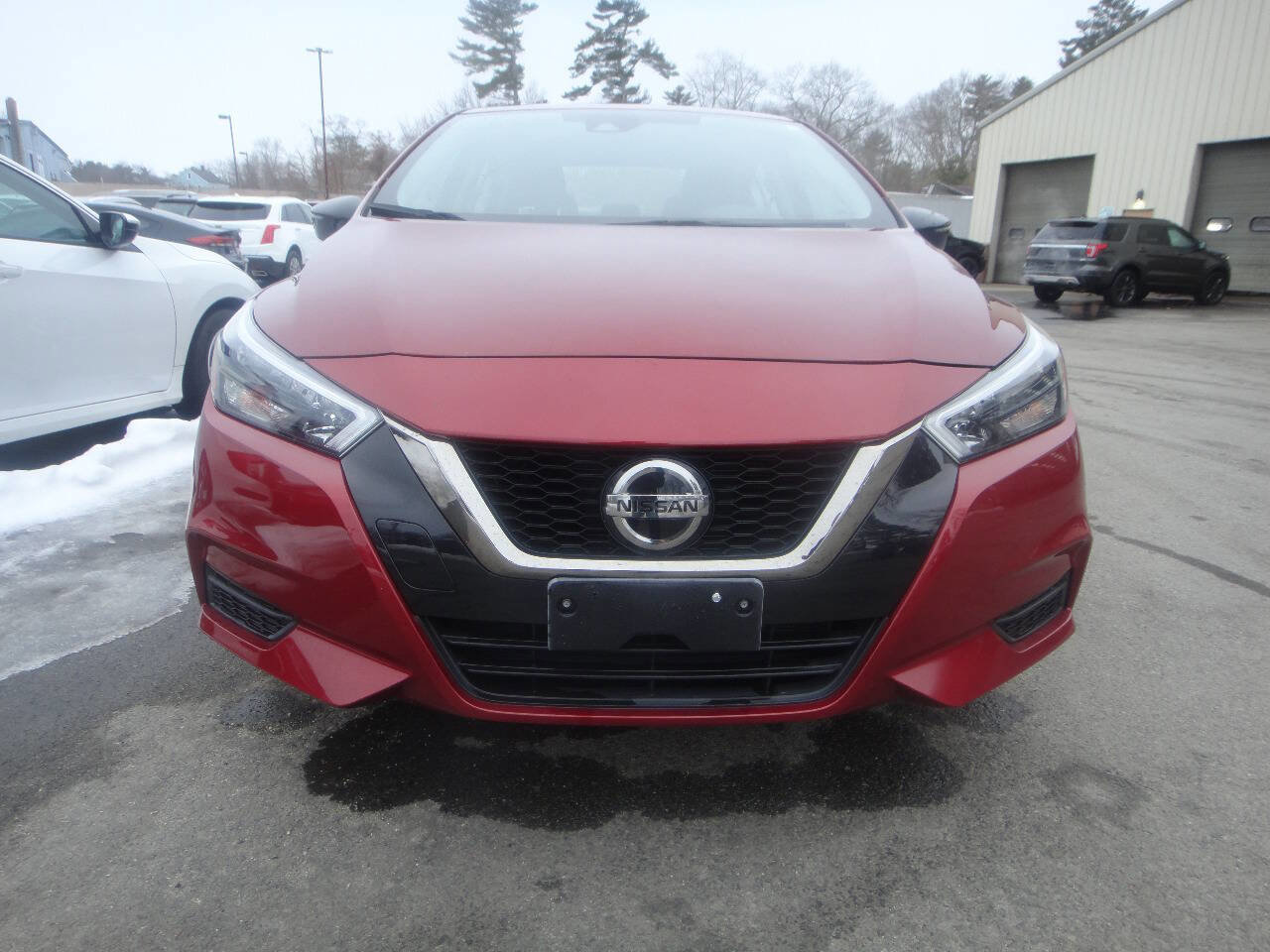 Used 2022 Nissan Versa SR w/ Convenience Package FWD image 2