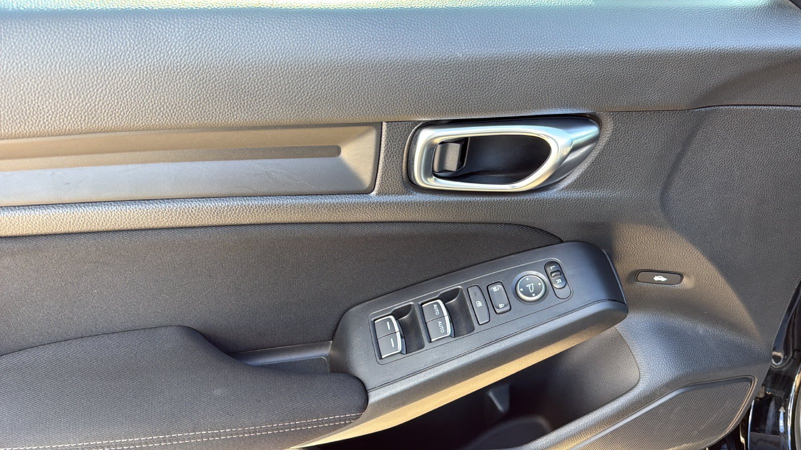 Used 2025 Honda Civic Sport image 6