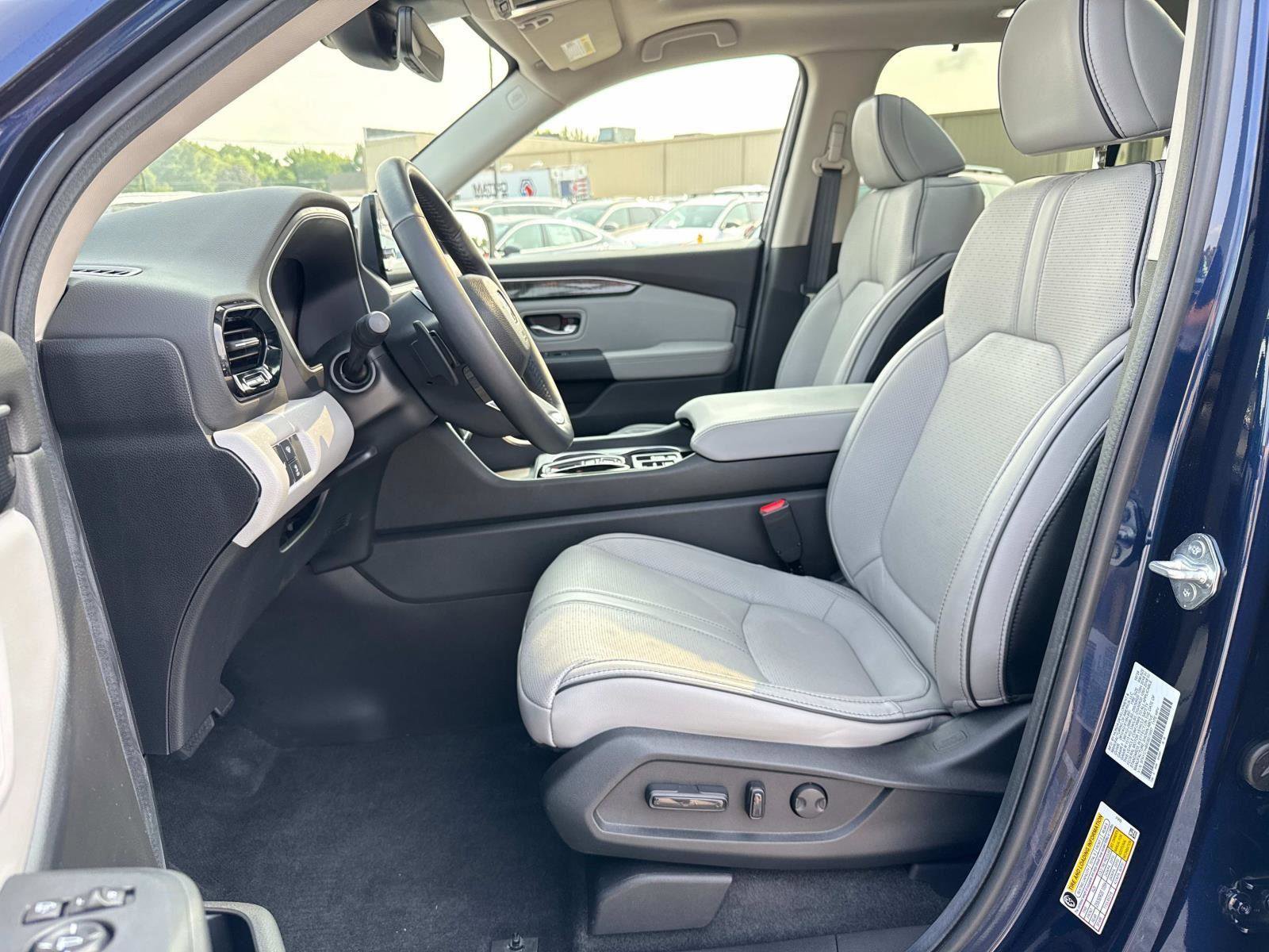 Used 2025 Honda Pilot Elite image 23