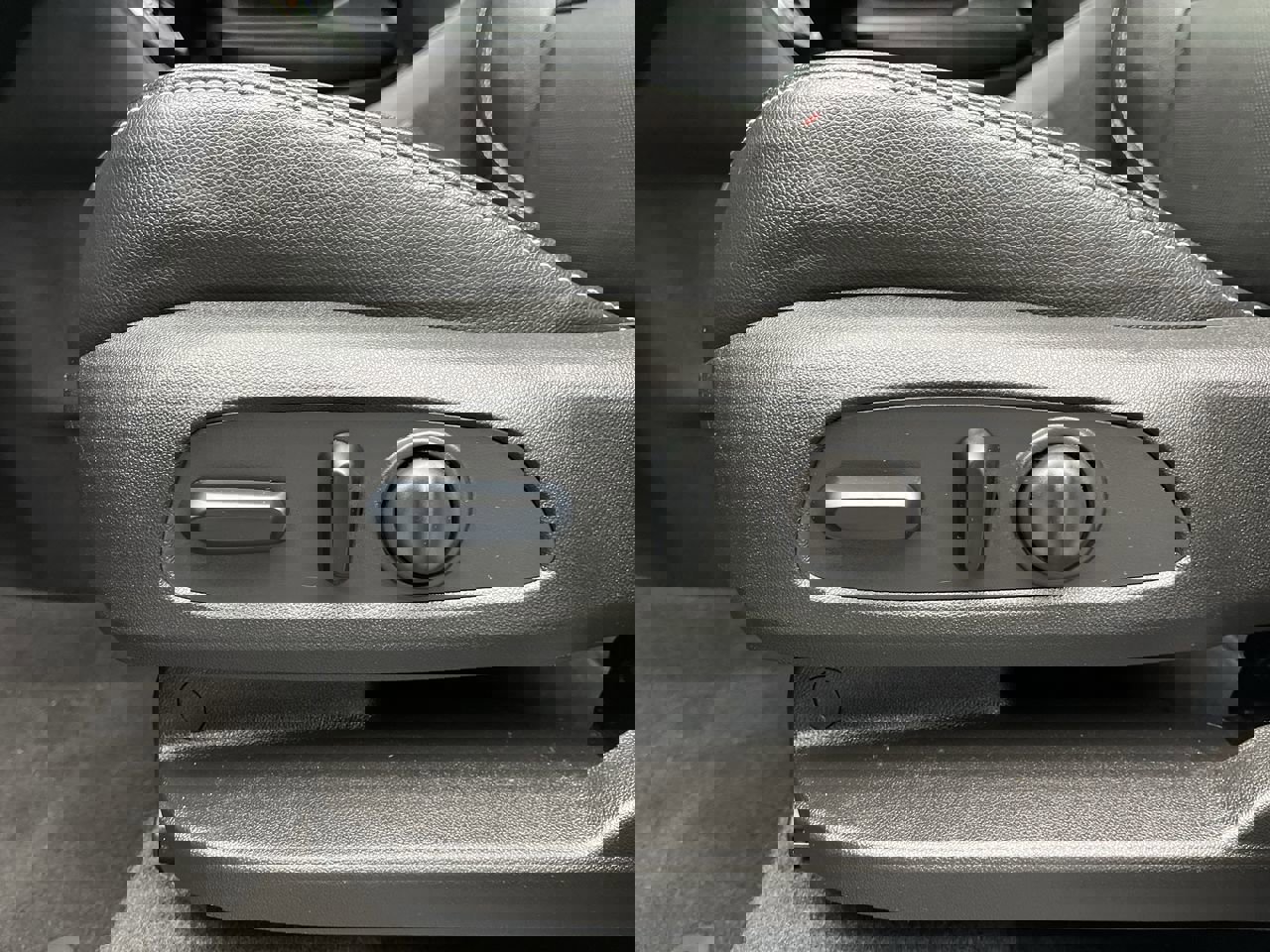 Certified 2024 GMC Terrain SLT image 9