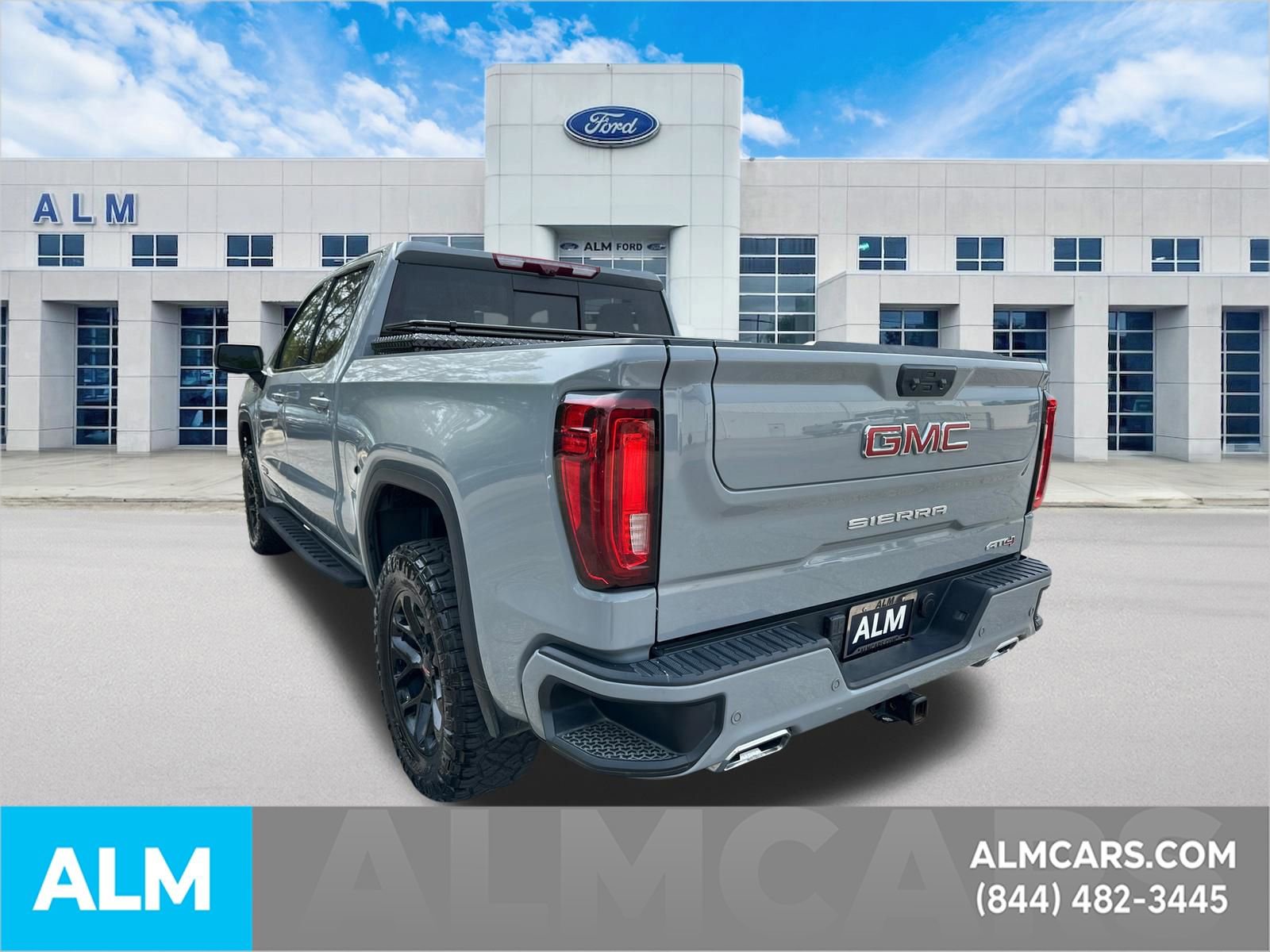 Used 2025 GMC Sierra 1500 AT4 w/ AT4 Premium Package AWD/4WD image 8