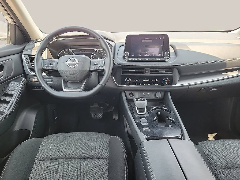 Used 2025 Nissan Rogue SV FWD image 10