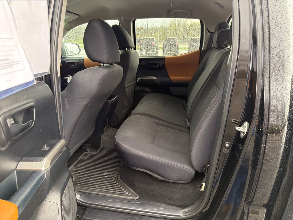 Used 2017 Toyota Tacoma SR5 w/ Tow Package AWD/4WD image 28