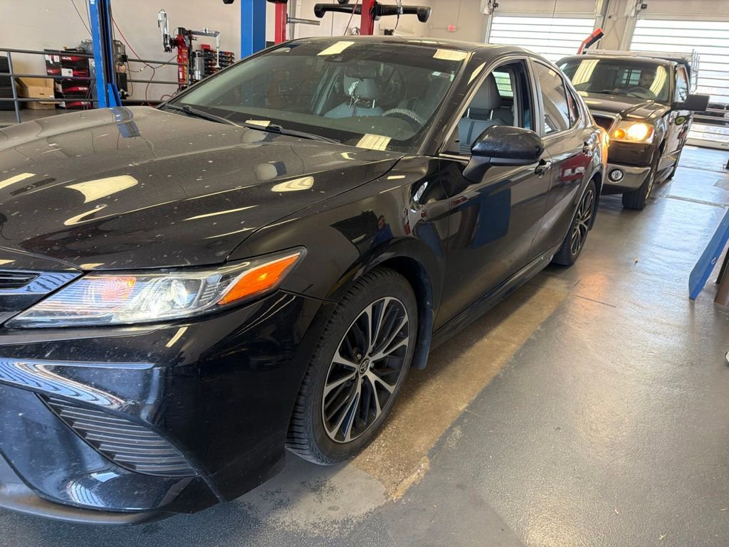 Used 2020 Toyota Camry SE FWD image 5