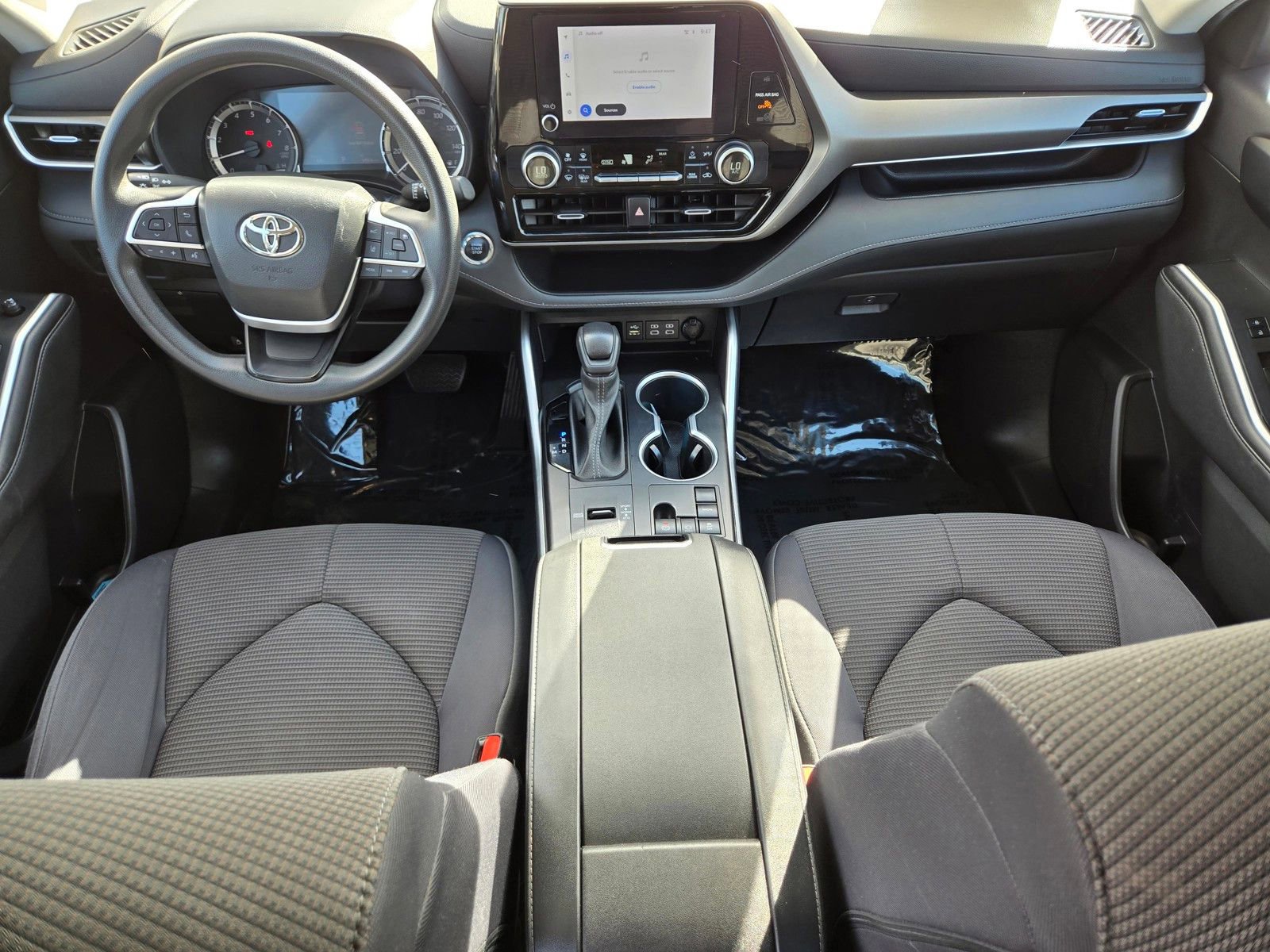 Used 2023 Toyota Highlander L FWD image 12