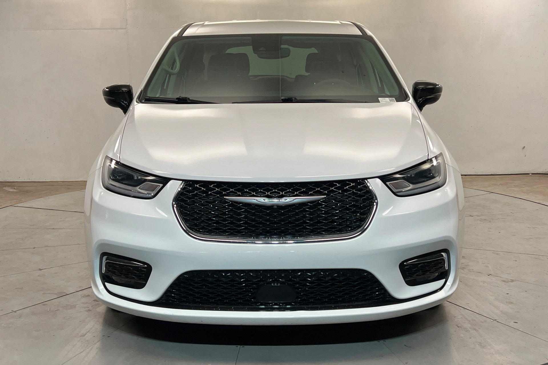 Used 2024 Chrysler Pacifica Touring-L FWD image 9