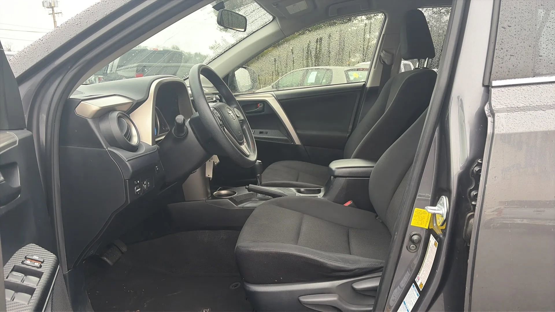 Used 2015 Toyota RAV4 LE image 34