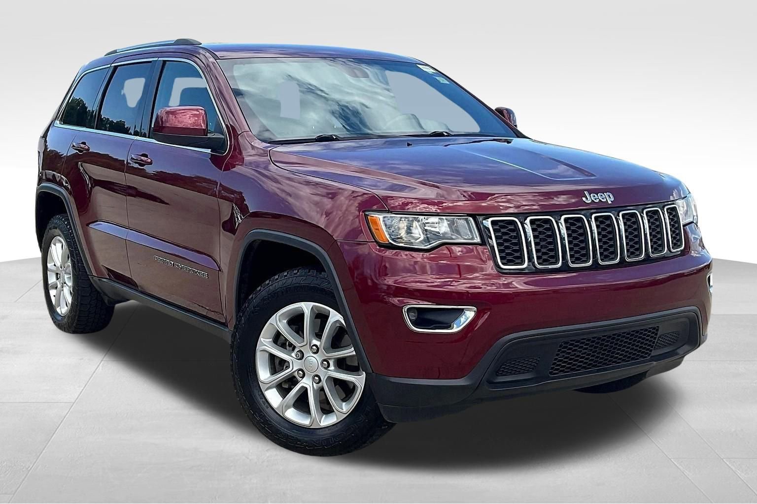 Used 2021 Jeep Grand Cherokee Laredo image 16