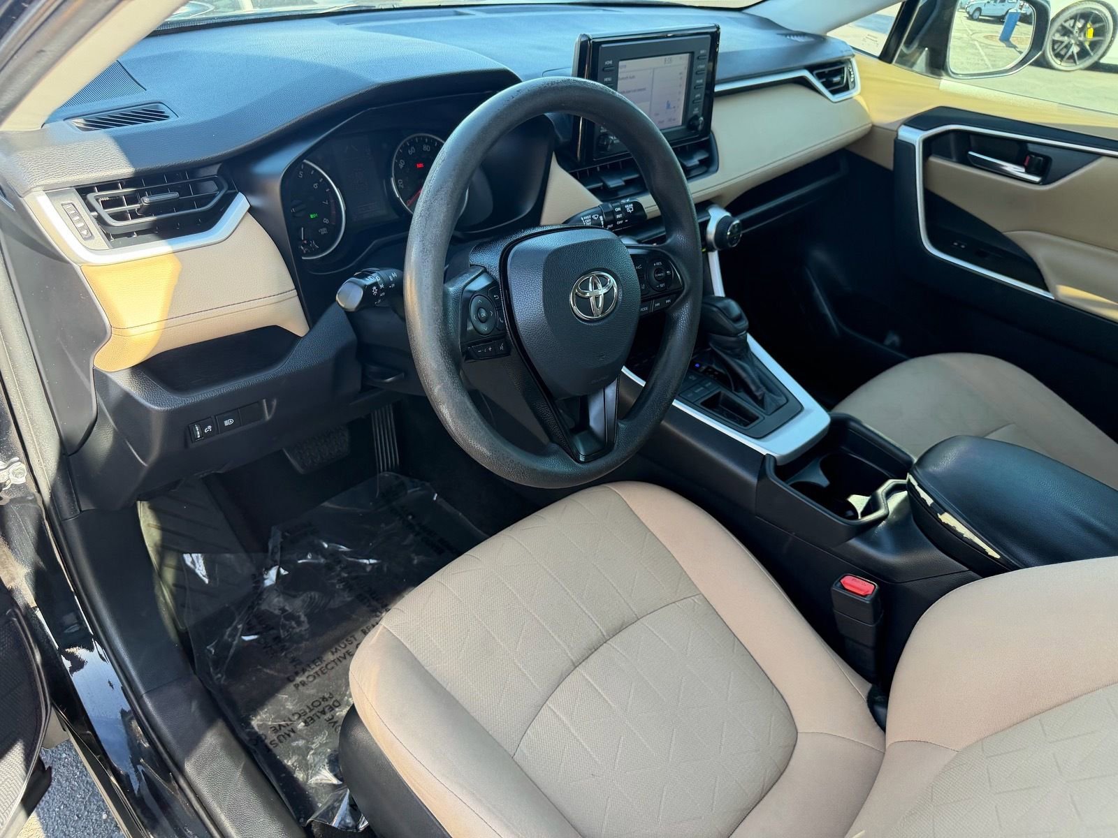 Used 2019 Toyota RAV4 XLE w/ Carpet Mat Package FWD image 16