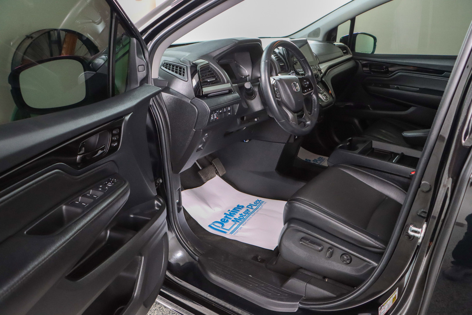 Used 2023 Honda Odyssey Touring image 3