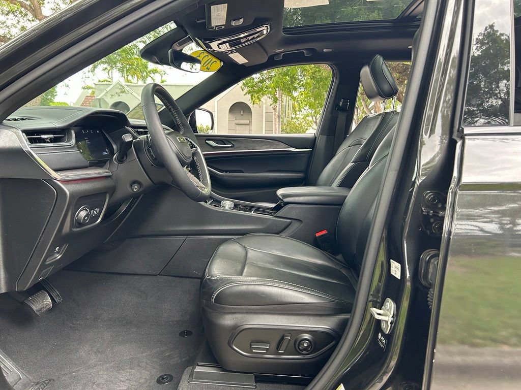 Used 2023 Jeep Grand Cherokee L Overland RWD image 16